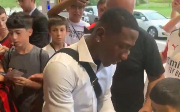 意媒：埃斯图皮尼安已聘任米兰2号球衣，往常他从未穿过这个号码