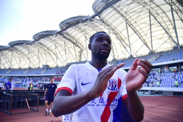 记者：朱辰杰尚未得志出场条目，阿马杜着力里尔时踢过中卫