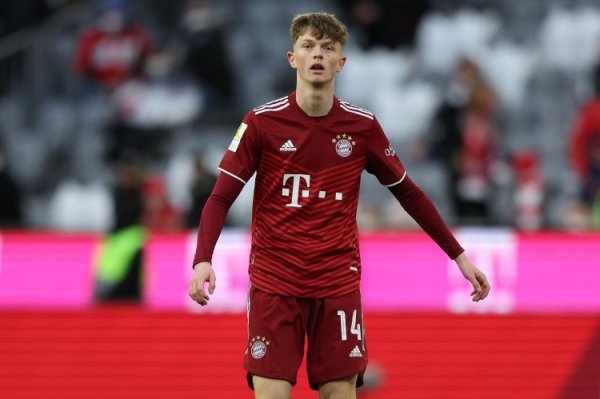 记者：拜仁小将万纳尔今夏仍可能离队，埃因霍温对其迥殊