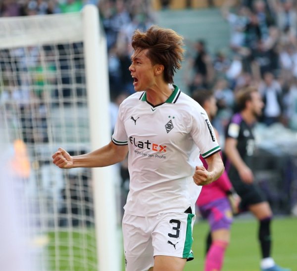 记者：阿贾克斯首份报价遭拒，门兴谈判让板仓滉契约插足终末一年