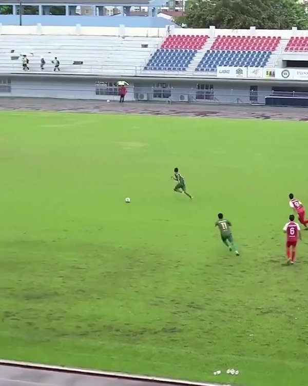 逆大天😱😱泰国球员过门将靠近佛门提前庆祝，遭敌手尽力突围