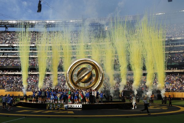 今天对阵米兰赛前&赛后，切尔西将展示世俱杯和欧协联奖杯