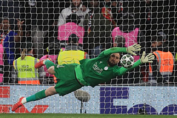 记者：多纳鲁马是曼城引援候选，球队已向巴黎照看转会条目