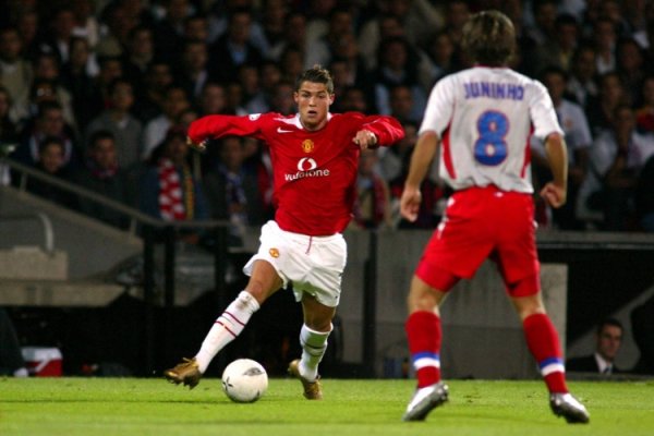 据说的运转！22年前的今天C罗1900万欧加盟曼联，红魔生计轰145球