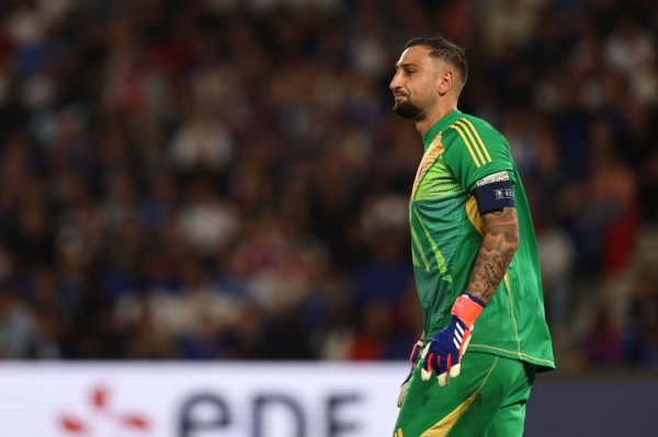 记者：巴黎觉得多纳鲁马的估值应远高于米兰对迈尼昂2500万镑要价