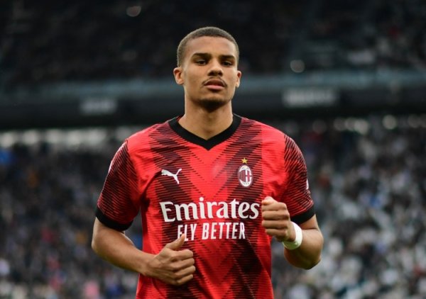 记者：展望纽卡行将说明签下米兰后卫佳夫 转会费总价4000万欧