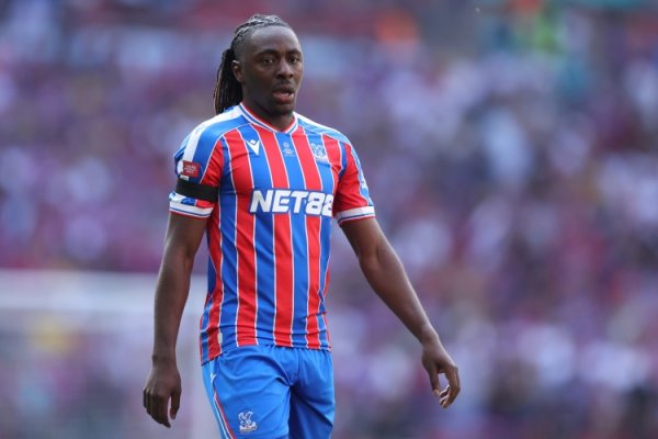 记者：埃泽的转会费支付结构尚未达成合同，水晶宫念念要更多预支款