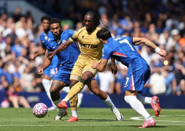 记者：对于埃泽来回的付款结构，水晶宫尚未与热刺简直实现一致