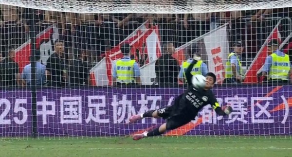 河南全队奔向王国明！王国明扑出莱切特第五罚！河南客场淘汰蓉城