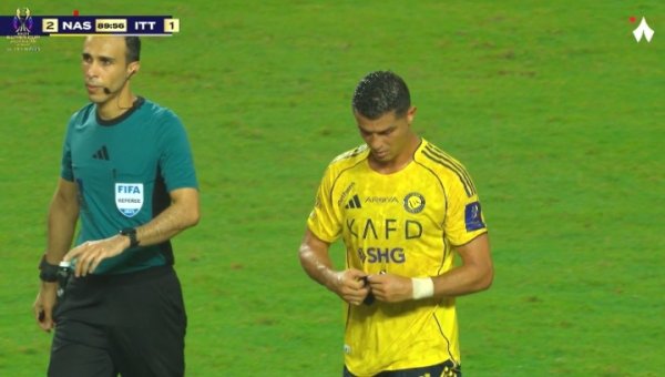 C罗第90分钟被换下场！下场前C罗回身向不雅众席饱读掌致敬