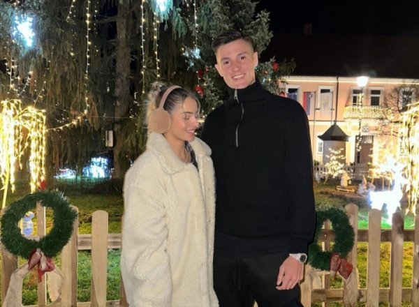 姐弟恋！太阳报先容舍什科女友：进出5岁 她哥投入爱情岛一炮走红