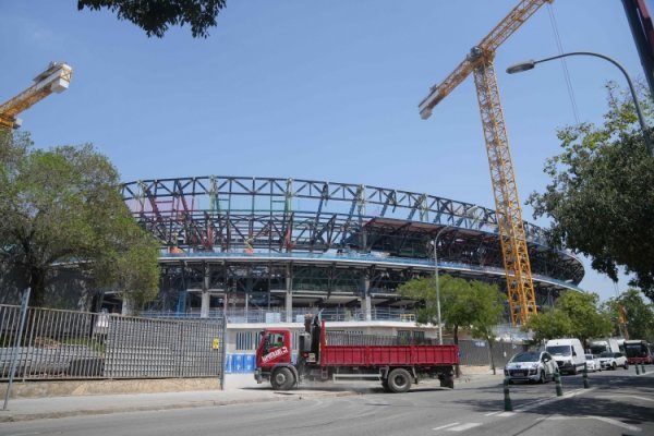 每体：巴萨提前讲述欧足联，但愿在诺坎普踢欧冠