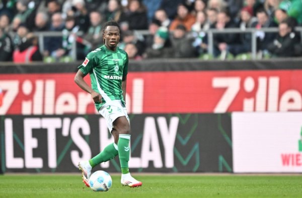 天外体育：雷克瑟姆行将租出签下曼城后卫卡博雷，球员隆重受体检