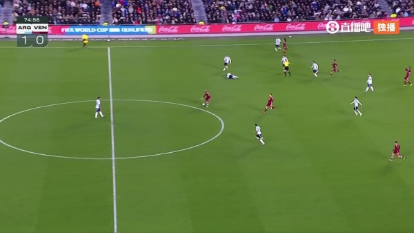 劳塔罗替补鱼跃冲顶破门，阿根廷2-0跨越！