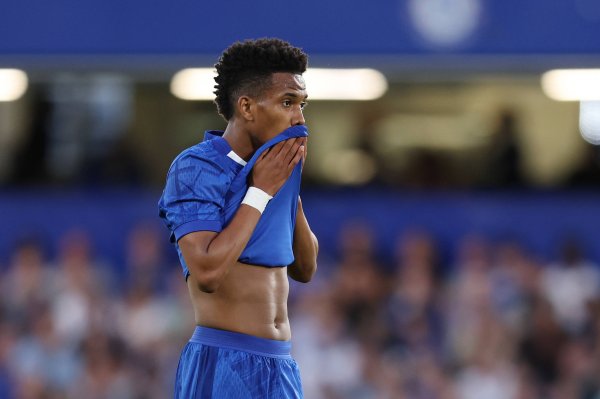 18岁埃斯特旺：我也曾手指被踩断&打麻药上场 很庆幸快速融入蓝军