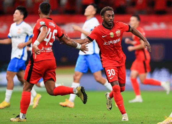 足球报：海港双线需明确想路，若联赛卫冕散漫或将要点转到亚冠