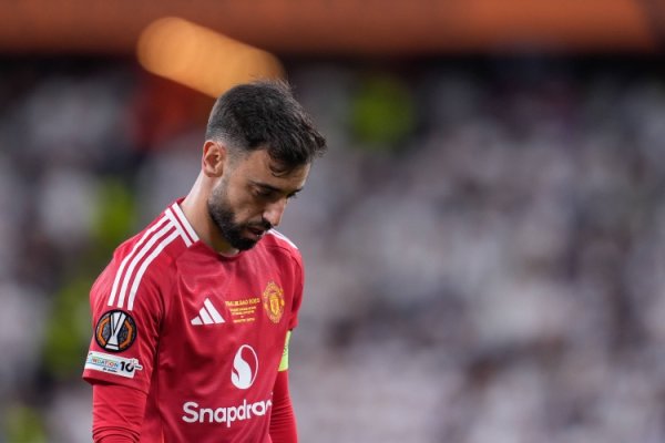 记者谈曼联首个失球：遏制不是B费阻塞，他更妥当10号位而非8号位