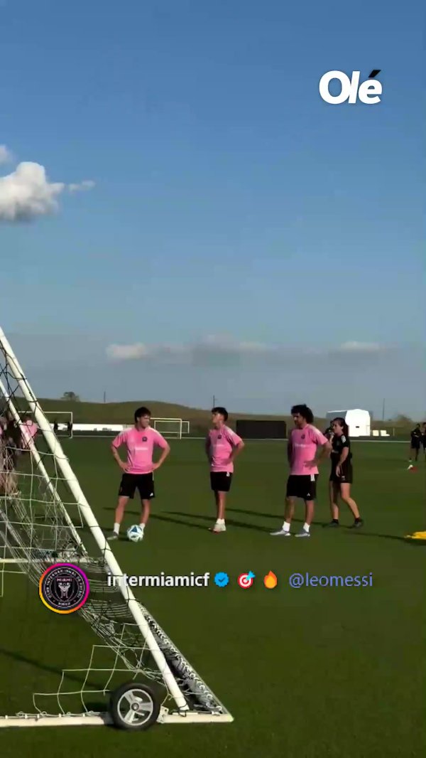 小菜一碟！梅西、德保罗查验场挑战球门后进球，梅西纰漏完成