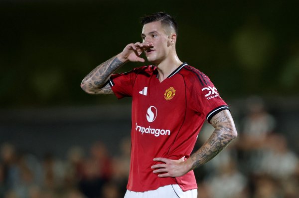 舍什科在英超上半场4次射正，前次有曼联球员作念到已经C罗