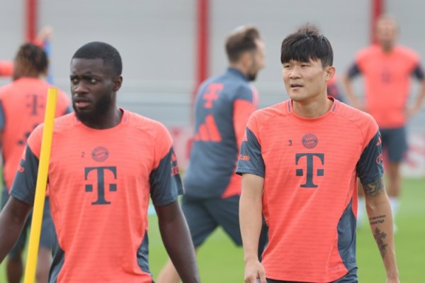 图片报：金玟哉在欧冠遭遇撞击，今天被安排休息未和球队沿路检修