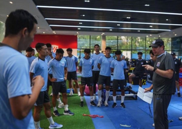 在渡过5天堂庆假期后，申花一线队至今天地午再行聚会