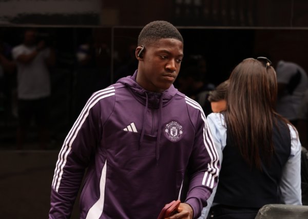 ESPN：曼联准备在冬窗前和梅努以及王人尔克泽张开对话