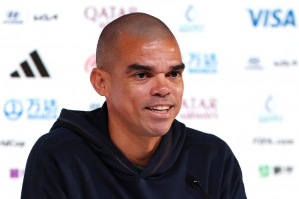 佩佩：在穆帅执教皇马技术，阿隆索经常与其疏导并建议我方想法