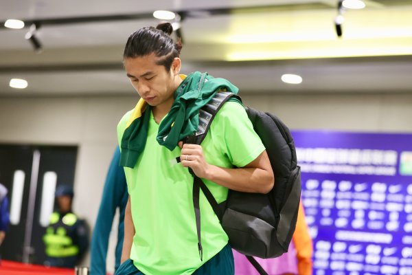 张玉宁：往时两周咱们练得特地费事 截止住了比赛但输球很可惜