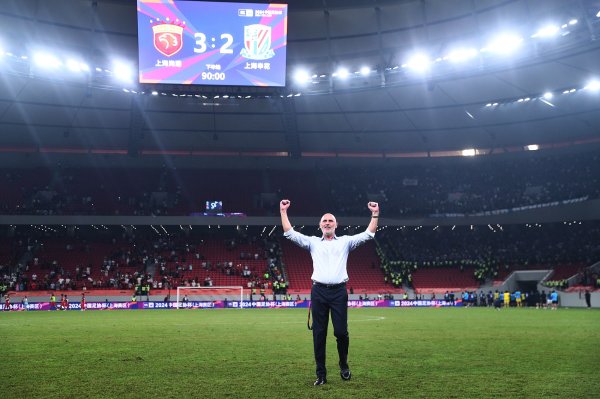 英媒：海港主帅穆斯卡特握教告吹后，流浪者重启与丹尼-罗尔磋商