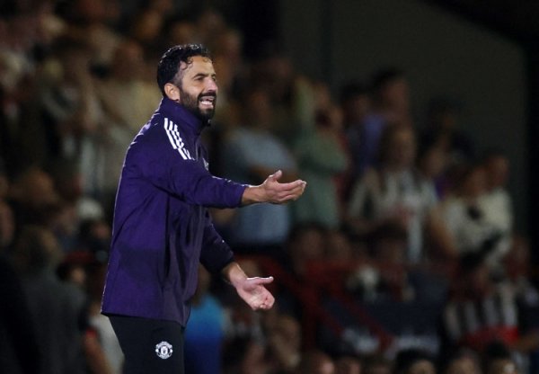 记载夜！曼联拆伙近10年客战利物浦不堪记载！阿莫林初次英超连胜