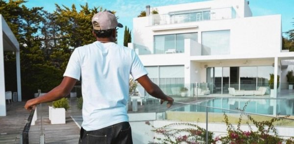 壕！世体：18岁亚马尔1050万欧元购买豪宅，皮克夏奇拉曾住在这