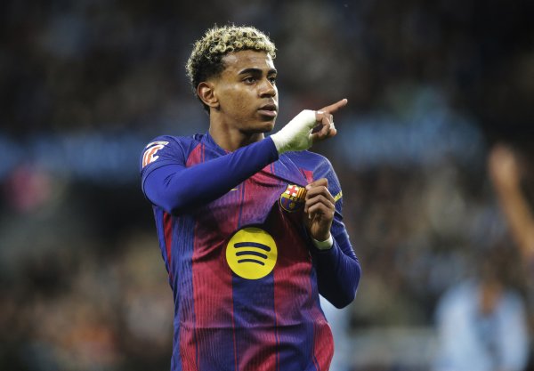 每体：亚马尔在对切尔西皇马时遭球迷敌视 弗里克蓄意重振巴萨