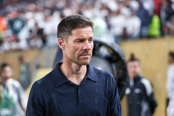 记者：阿隆索与维尼修斯等多位球员单独言语 并获弗洛伦蒂诺提拔