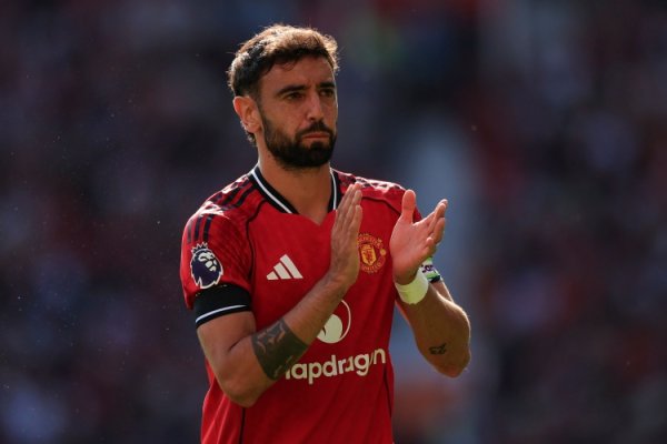 连线都尔克泽+芒特！B费单场定位球两送助攻，是本赛季英超首东谈主