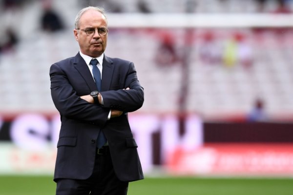 最好足球处罚者奖！坎波斯感言：咱们已作念好准备让巴黎陆续前进