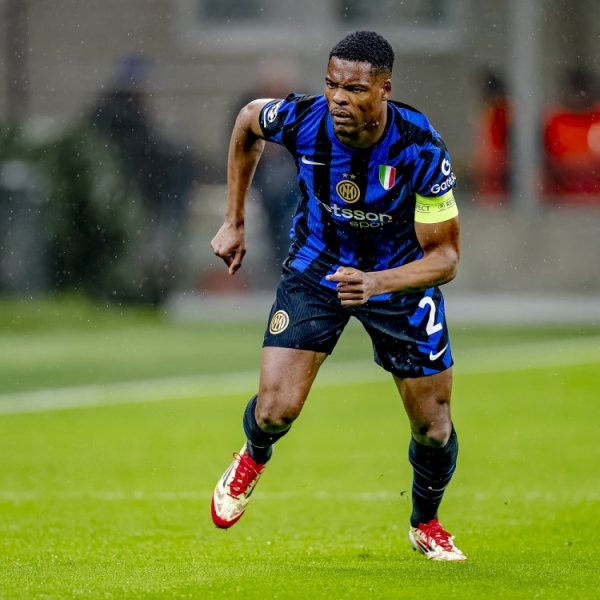 本年俱乐部和国度队参与20球，罗马诺：顶级俱乐部仍成心邓弗里斯