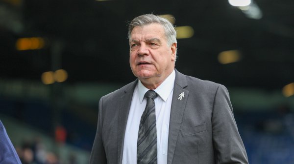 卡拉格月旦萨拉赫，阿勒代斯：前者言论几乎诞妄，他在博取眷注